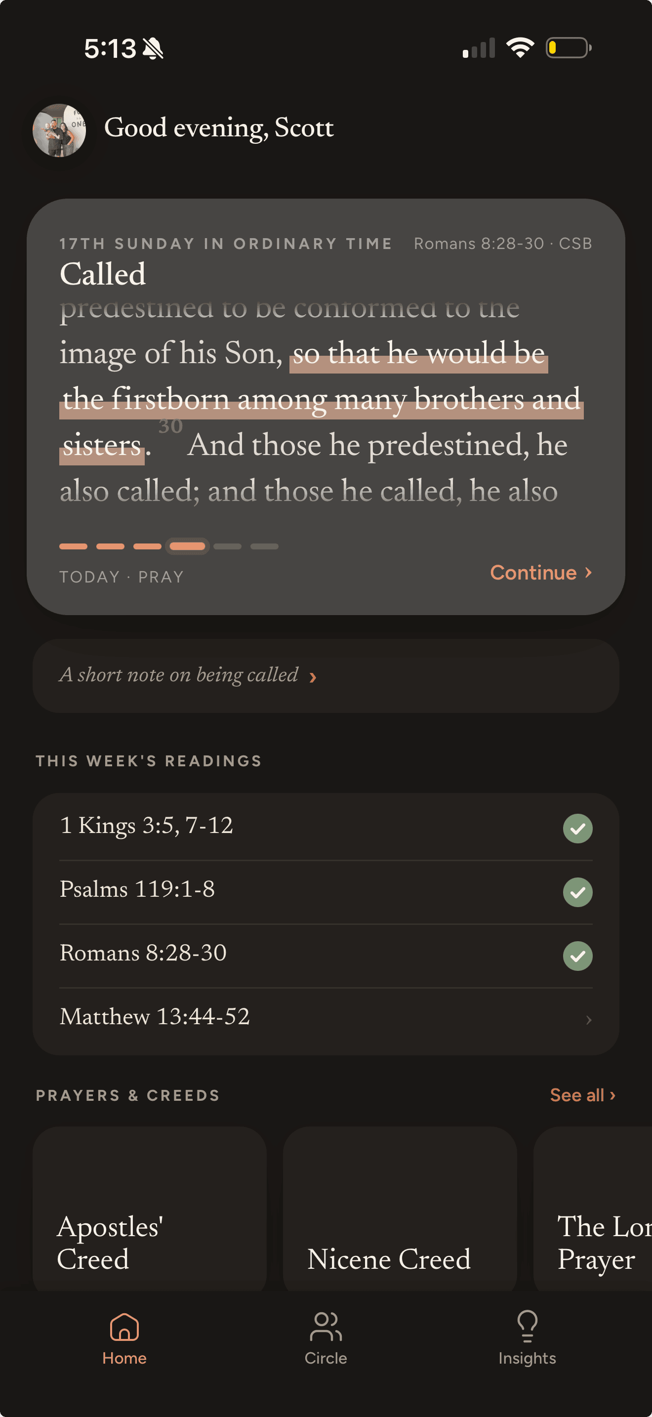 Prava's home screen for the 17th Sunday in Ordinary Time: a verse card from Romans 8, this week's readings with completed checkmarks, and the Prayers and Creeds row.
